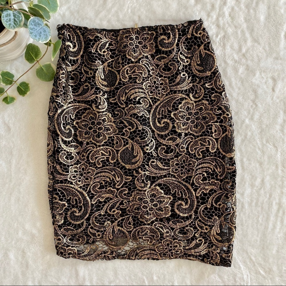 CHARLOTTE RUSSE black and gold Skirt